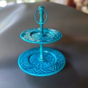 Two-tier tray w/pair of matching bowls